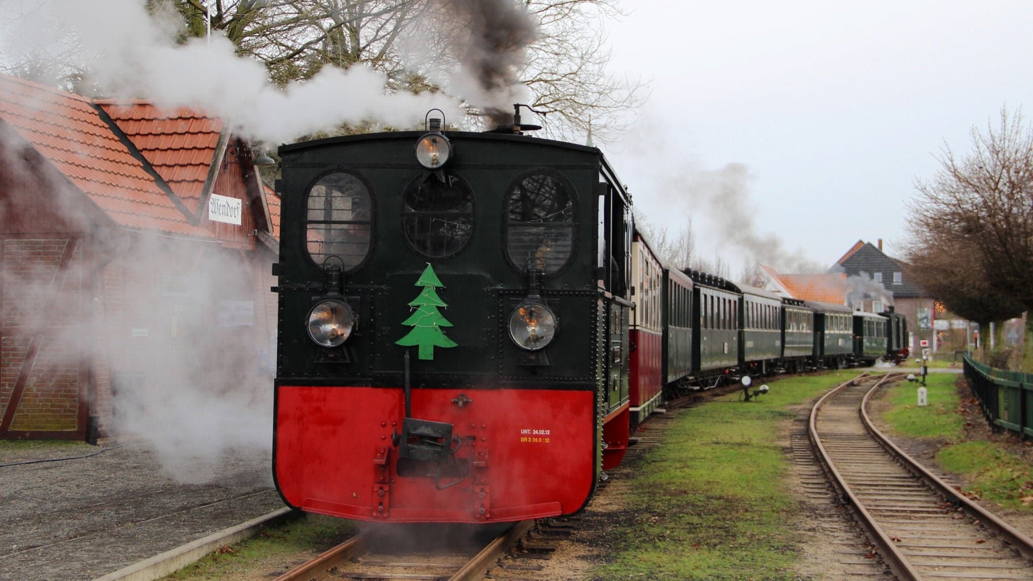 Dampfzugfahrt mit der Museums-Eisenbahn (Hin- und Rückfahrt)