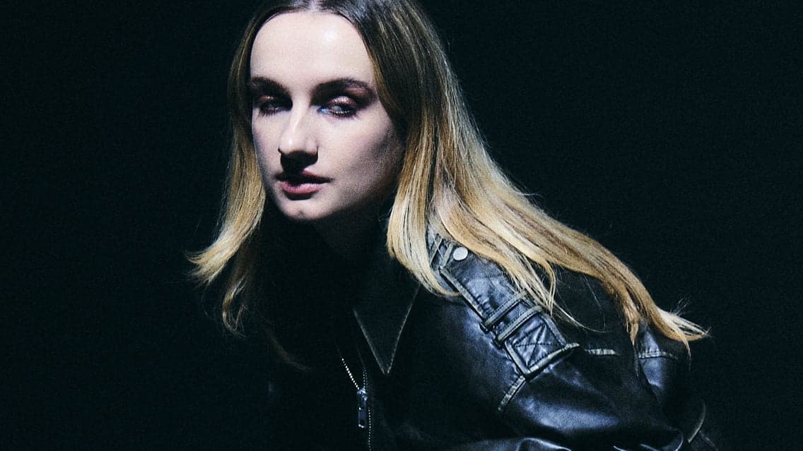 Imogen and the Knife