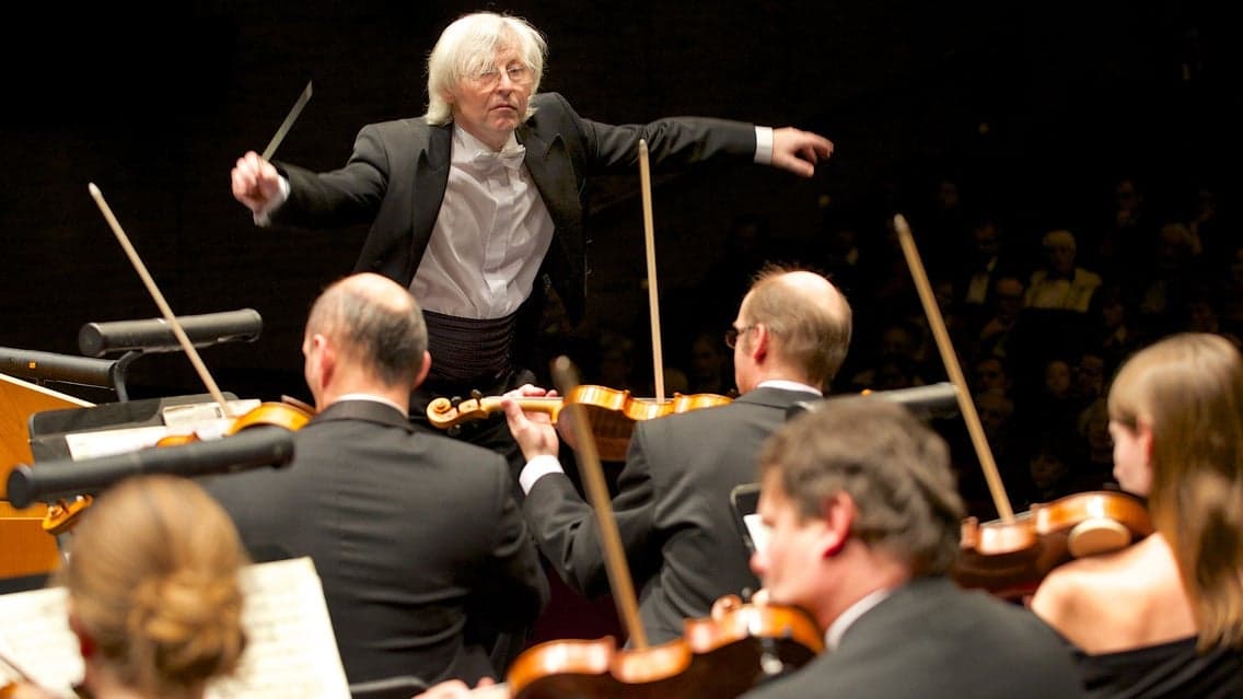 Tschechische Symphoniker Prag & Coro di Praga - Mozart Requiem & Bee..