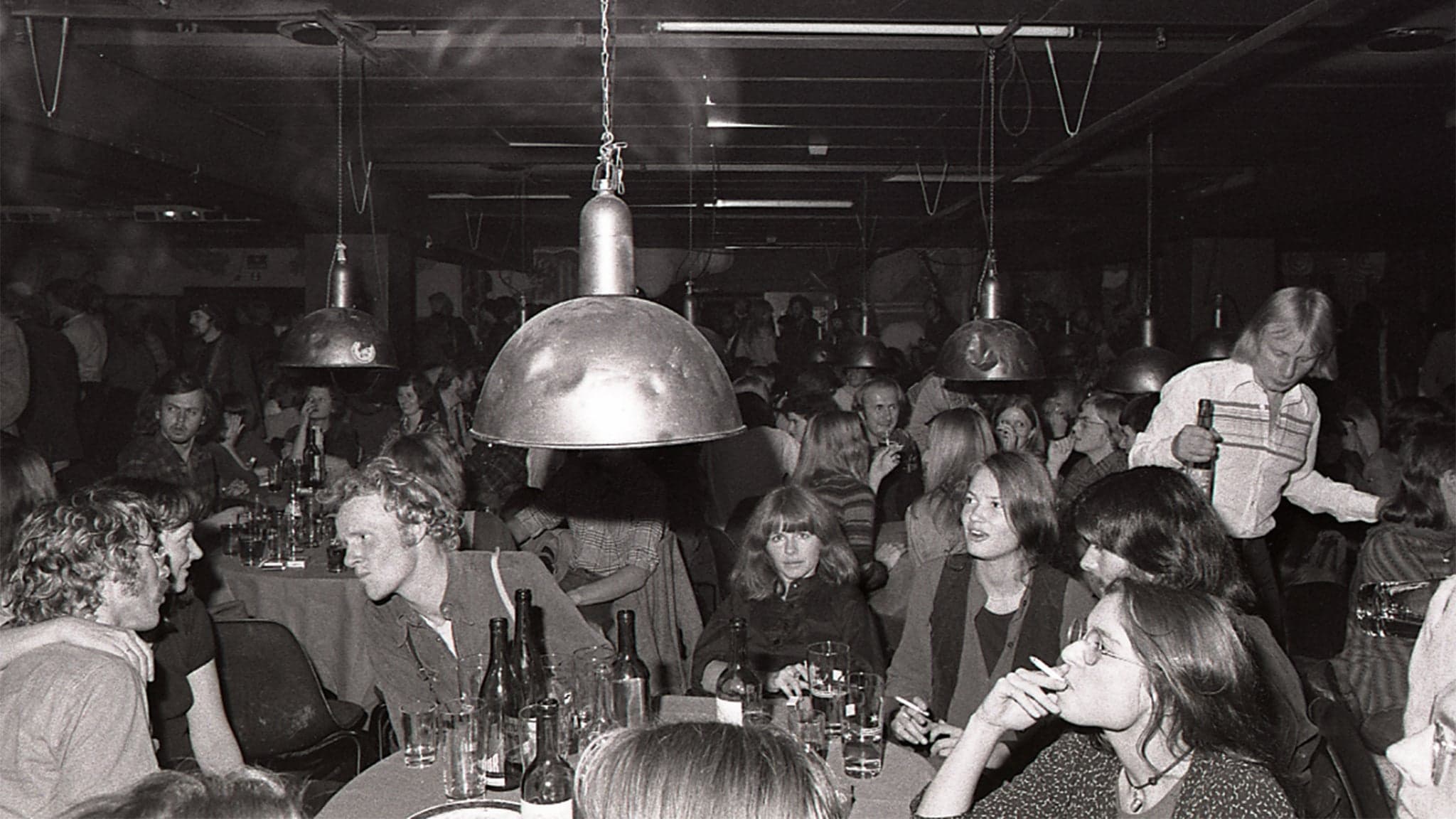 Bok og ballade leser "Ses på Club 7"
