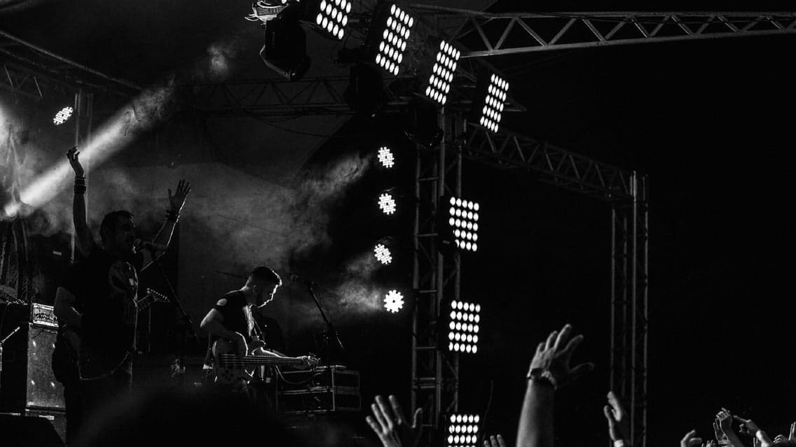 VICTORIUS & Supports